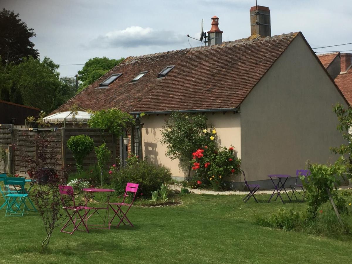 Chantilly ,Petit Dejeuner Et Table D'Hotes Possible Noyers  Dış mekan fotoğraf