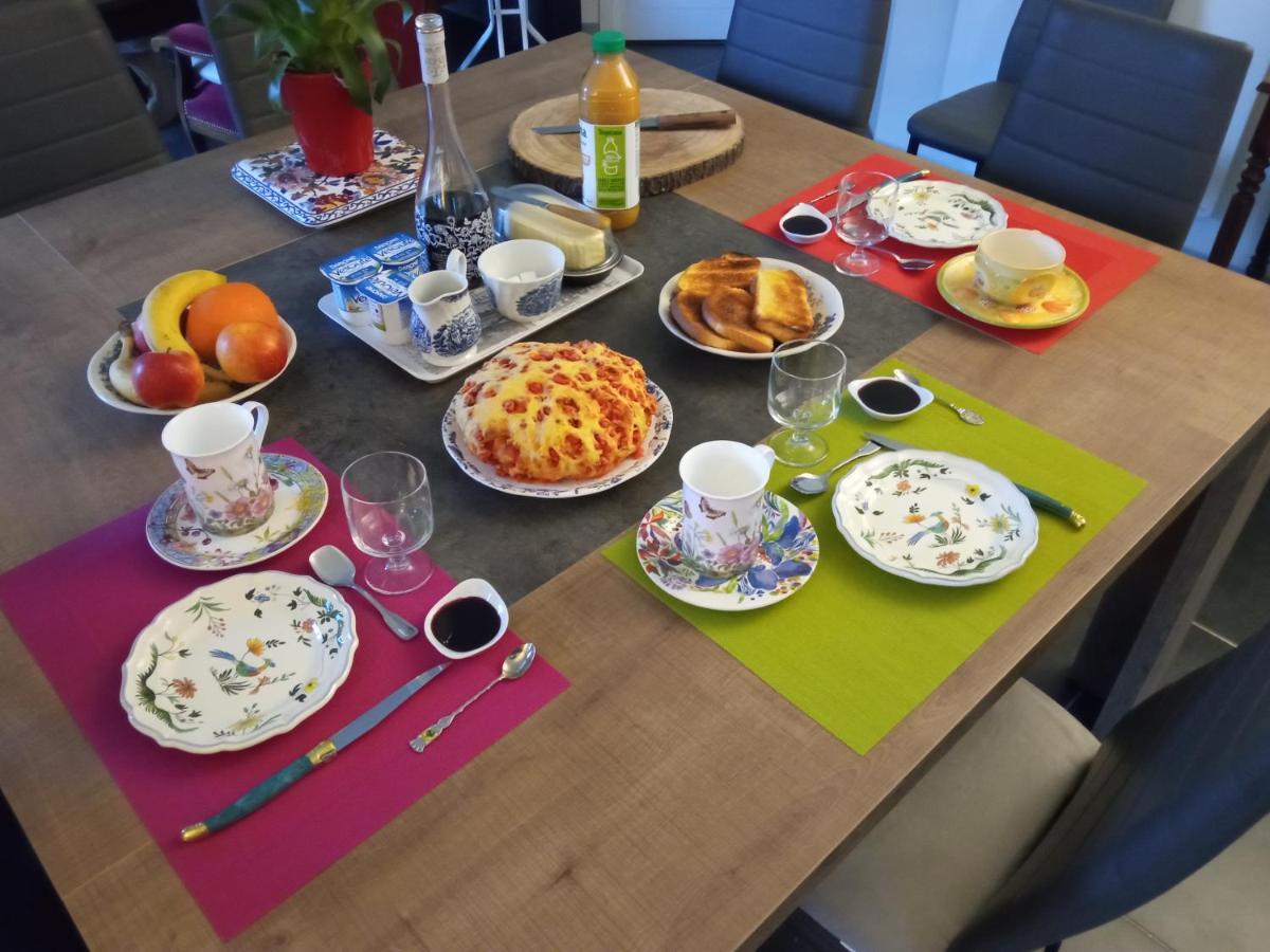 Chantilly ,Petit Dejeuner Et Table D'Hotes Possible Noyers  Dış mekan fotoğraf
