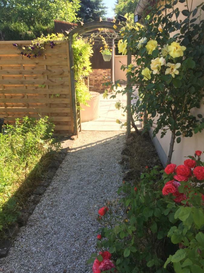 Chantilly ,Petit Dejeuner Et Table D'Hotes Possible Noyers  Dış mekan fotoğraf