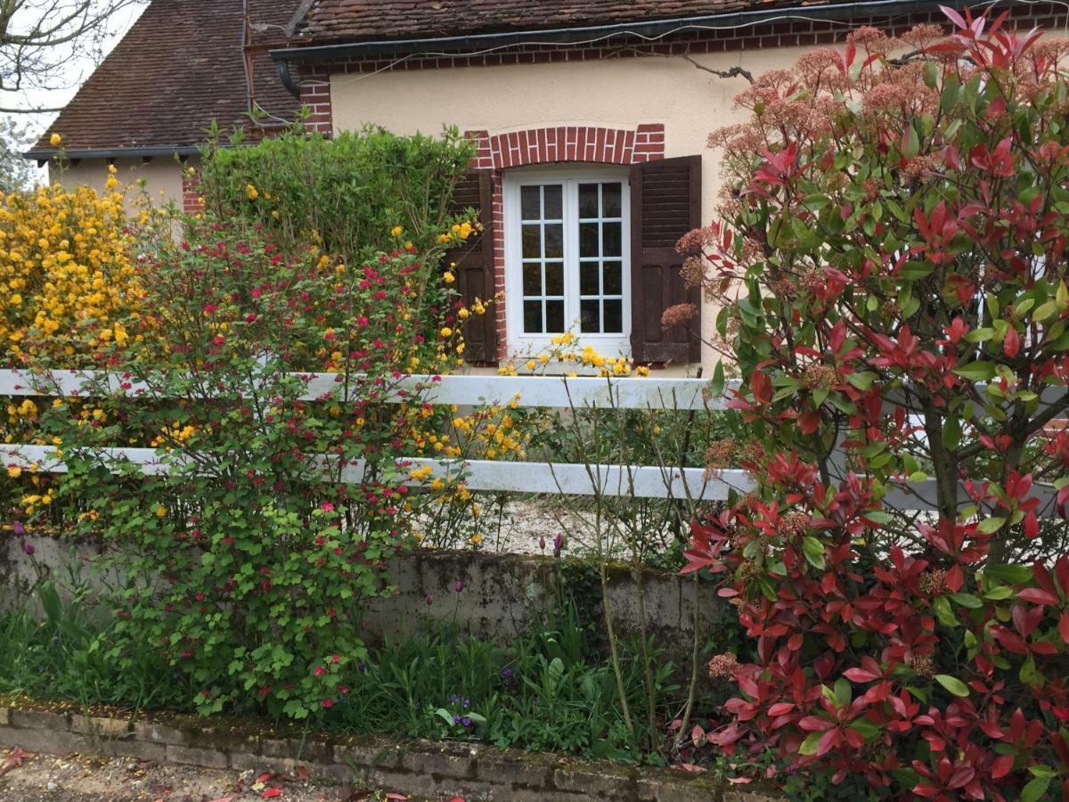 Chantilly ,Petit Dejeuner Et Table D'Hotes Possible Noyers  Dış mekan fotoğraf