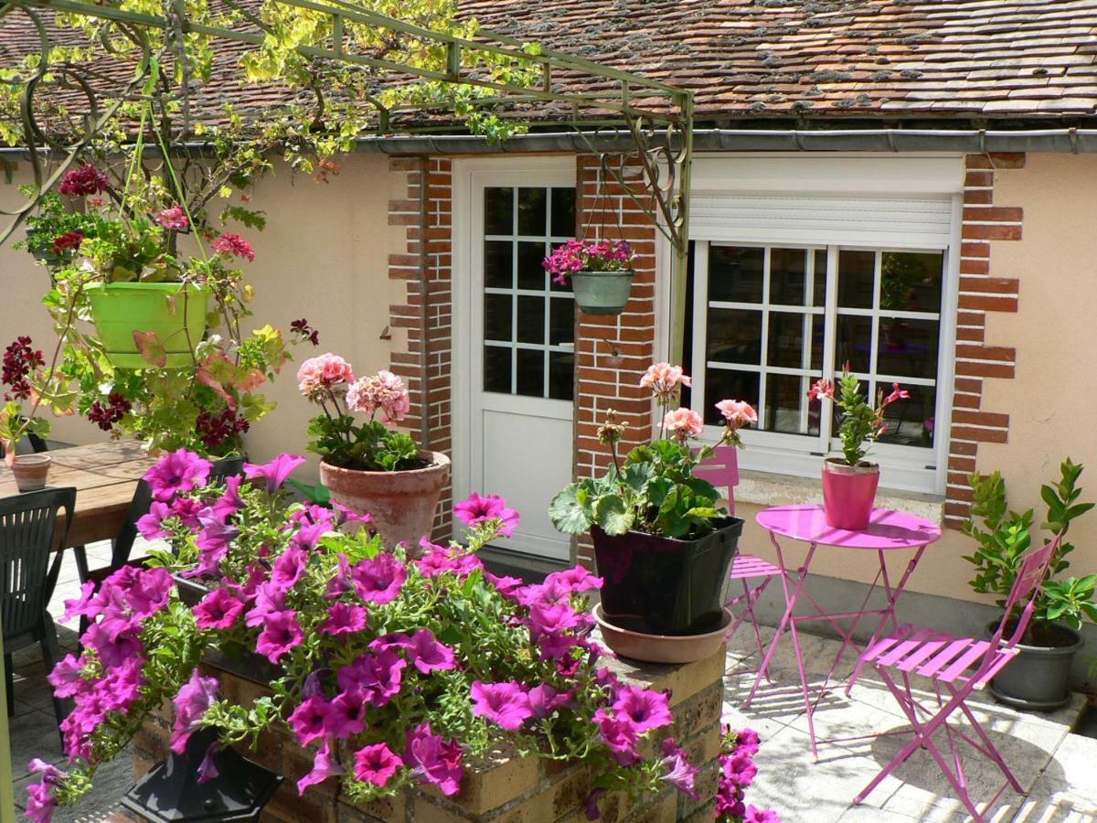 Chantilly ,Petit Dejeuner Et Table D'Hotes Possible Noyers  Dış mekan fotoğraf